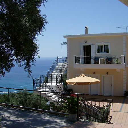 Studios Nikolaou Bros Parga Buitenkant foto