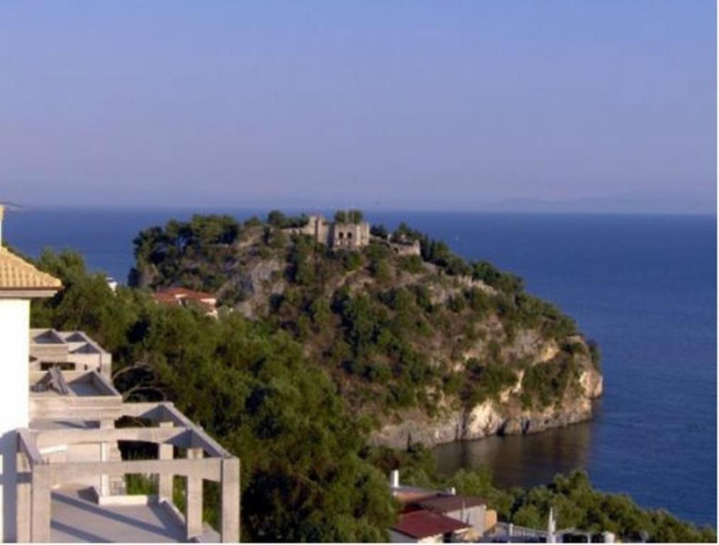 Studios Nikolaou Bros Parga Buitenkant foto